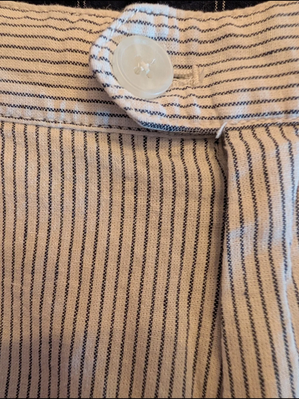 Banana Republic Men's XL White Pinstripe Shorts